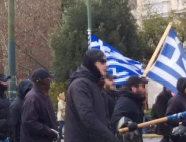 Aνενόχλητη δράση κουκουλοφόρων καταγγέλλει η ΝΔ (φώτο)